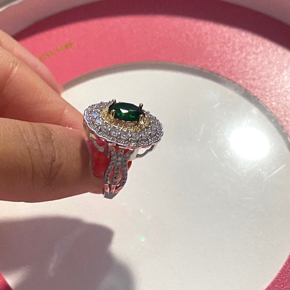 ✨SOLD OUT✨Round Emerald Stunner✨ - Picture 5 of 8